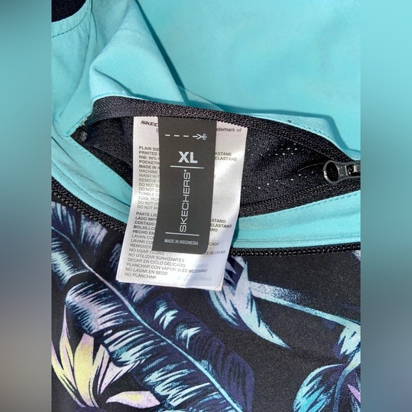 Women's Skechers® GOWALK™ Wear™ Palm Breeze Reversible Bomber Jacket size XL‎ - Picture 9 of 16